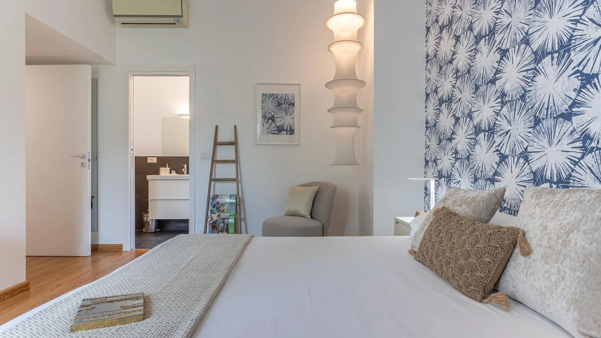 Minerva - Elegant New Classic Close To Vatican Rome Apartment
